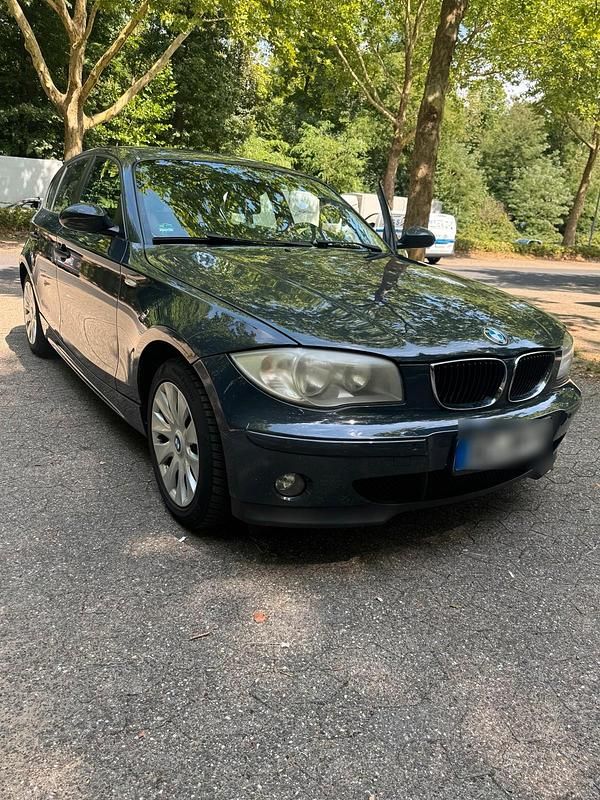 Grau Gebraucht 2007 BMW 118 Kleinwagen | 1.790 € - Bild 1/4