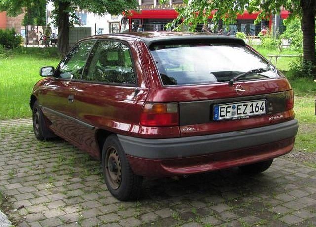 Gebraucht Opel Astra 102 PS (75 kW) 1996 Rot Kleinwagen