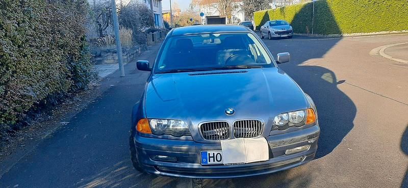 Blau Gebraucht 2001 BMW 316 Limousine | 2.300 € - Bild 1/4