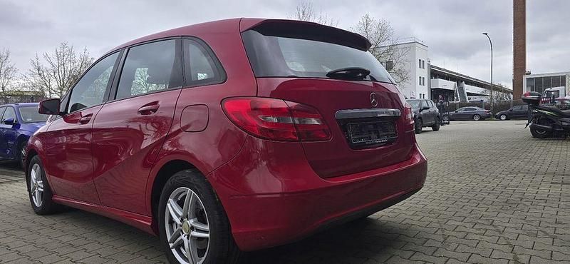 Gebraucht Mercedes B160 90 PS (66 kW) 2014 Rot Van / Kleinbus
