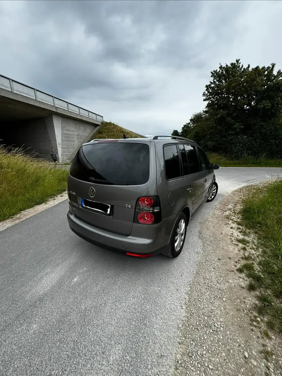 Gebraucht VW Touran Freestyle 140 PS (102 kW) 2009 Grau Van / Kleinbus