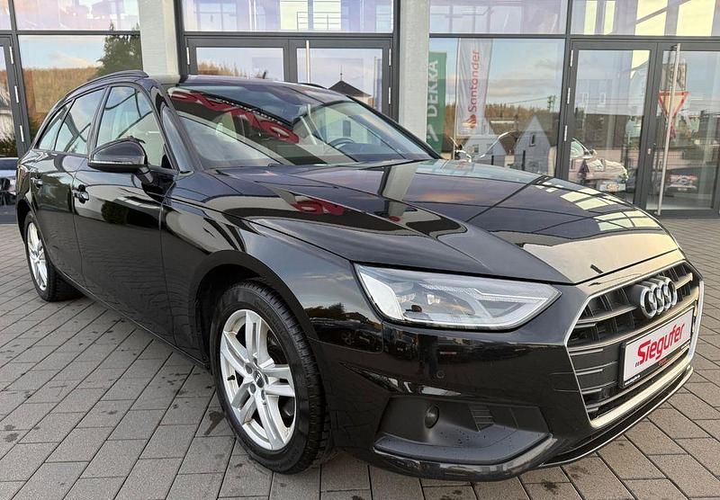 Gebraucht Audi A4 Basis 136 PS (100 kW) 2022 Schwarz Kombi