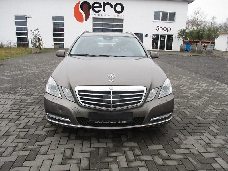 Braun Gebraucht 2010 Mercedes E300 Elegance Kombi | 6.950 € (Superpreis) - Bild 1/4
