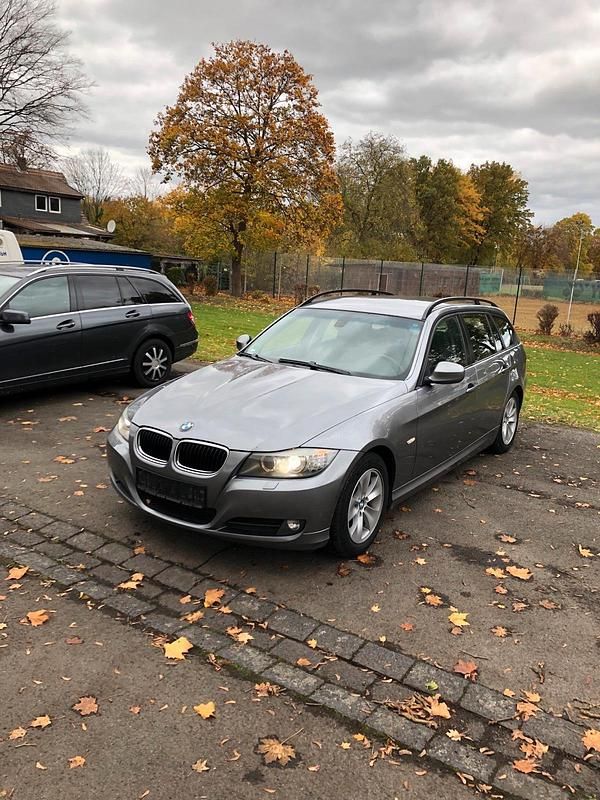 Schwarz Gebraucht 2009 BMW 318 Kombi | 3.600 € (Superpreis) - Bild 1/4