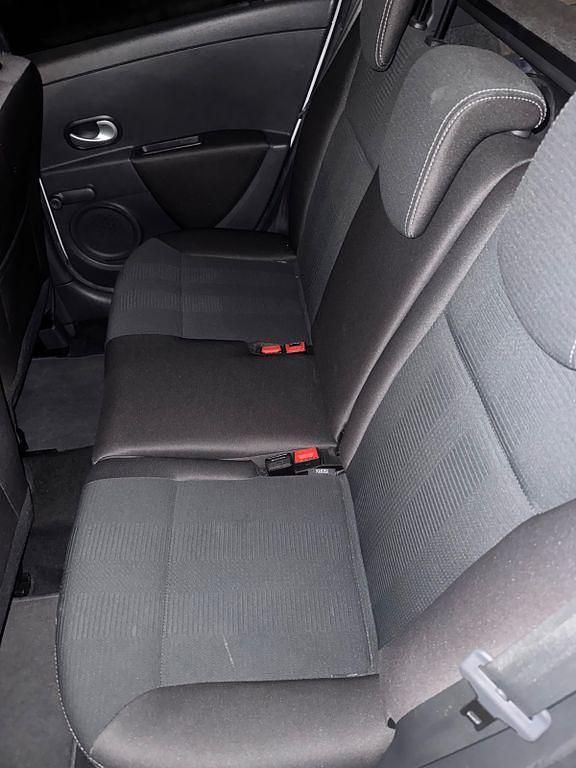 Gebraucht Renault Clio II Dynamique 101 PS (74 kW) 2011 Weiß Limousine