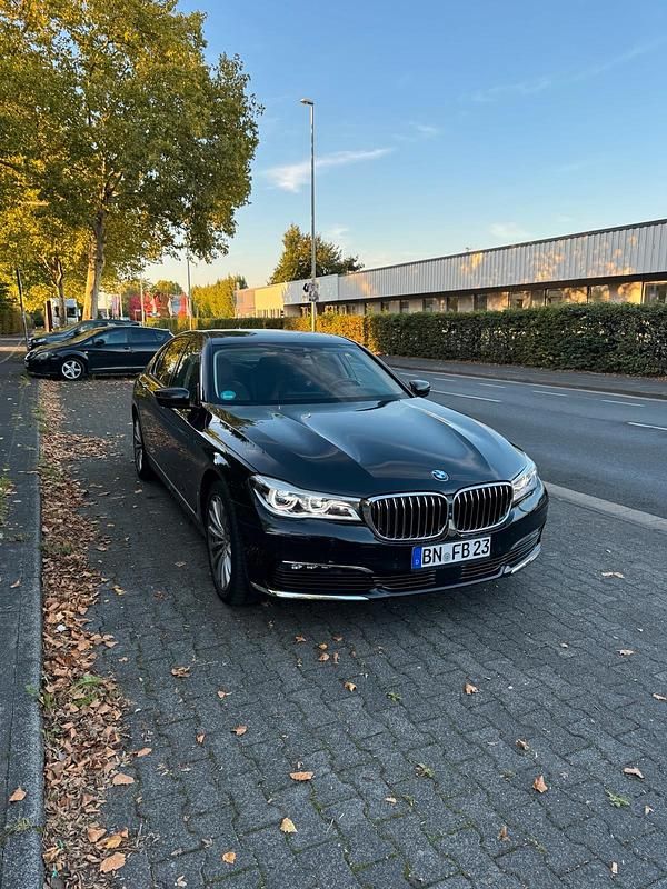 Schwarz Gebraucht 2017 BMW 740 Executive Limousine | 29.999 € - Bild 1/4