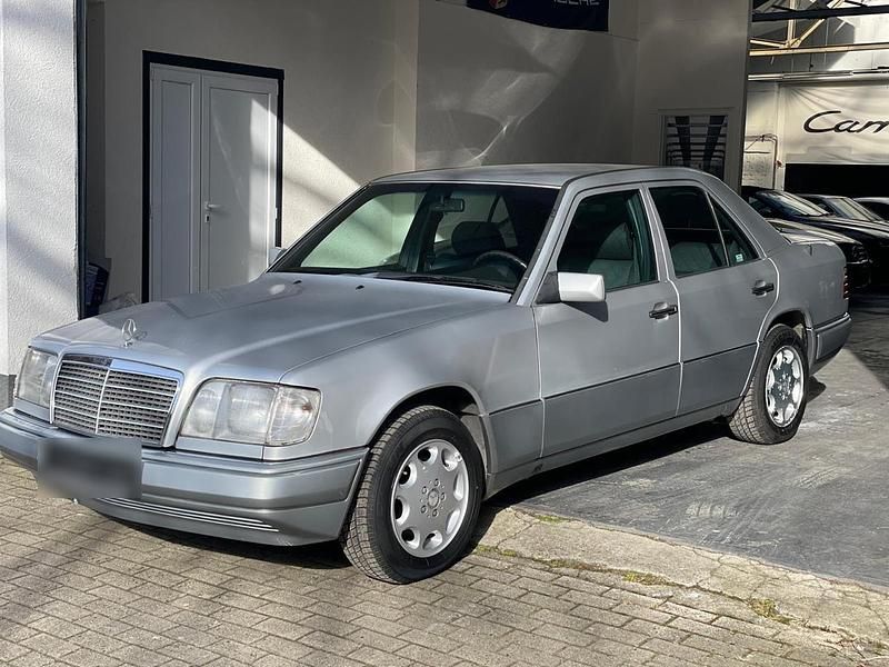 Gebraucht Mercedes E280 193 PS (141 kW) 1994 Silber Limousine