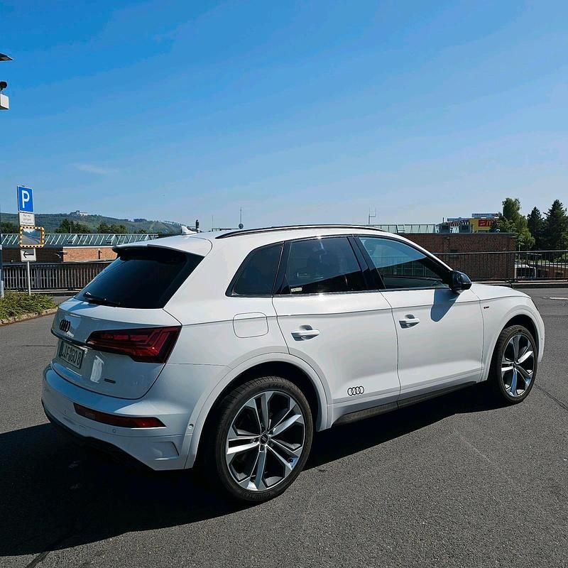 Weiß Gebraucht 2021 Audi Q5 Edition .1 SUV | 45.200 € (Teuer) - Bild 1/4