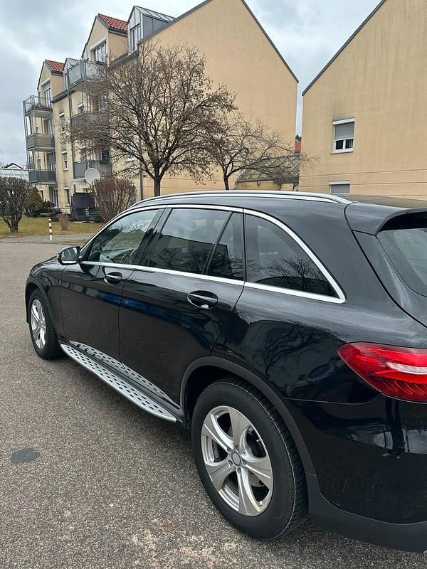 Gebraucht Mercedes GLC250 203 PS (149 kW) 2015 Schwarz SUV