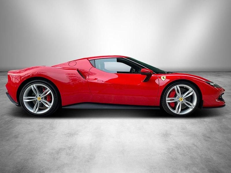 Second-hand Ferrari 296 829 CP (609 kW) 2023 Roșu Coupe