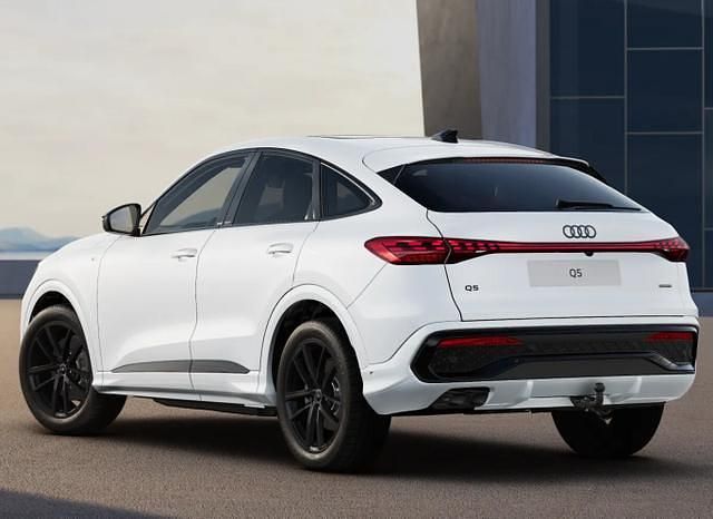Gletscherweiß metallic gletscherweiß metallic Neu 2025 Audi Q5 Sportback S-Line SUV | 65.236 € (Superpreis) - Bild 1/3