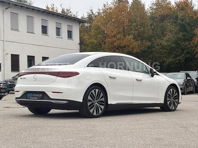 Gebraucht Mercedes EQE300 Premium 180 kW (245 PS) 2024 Unilack polarweiß Limousine