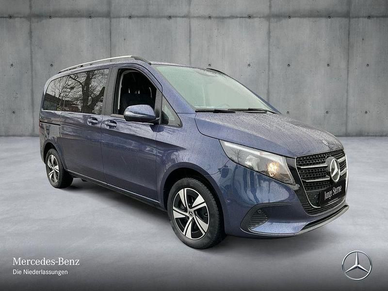 Gebraucht Mercedes V220 163 PS (119 kW) 2025 Blau Van / Kleinbus