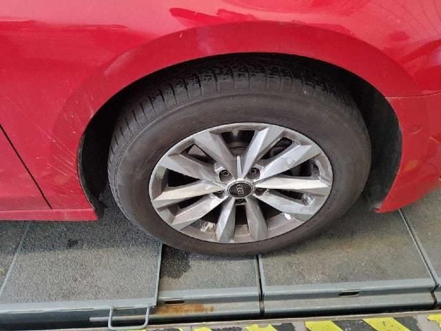 Gebraucht Audi A3 Ambiente 150 PS (110 kW) 2022 Tangorot metallic (metallic) Limousine