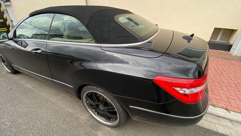 Gebraucht Mercedes E500 Avantgarde 387 PS (284 kW) 2010 Schwarz Cabrio