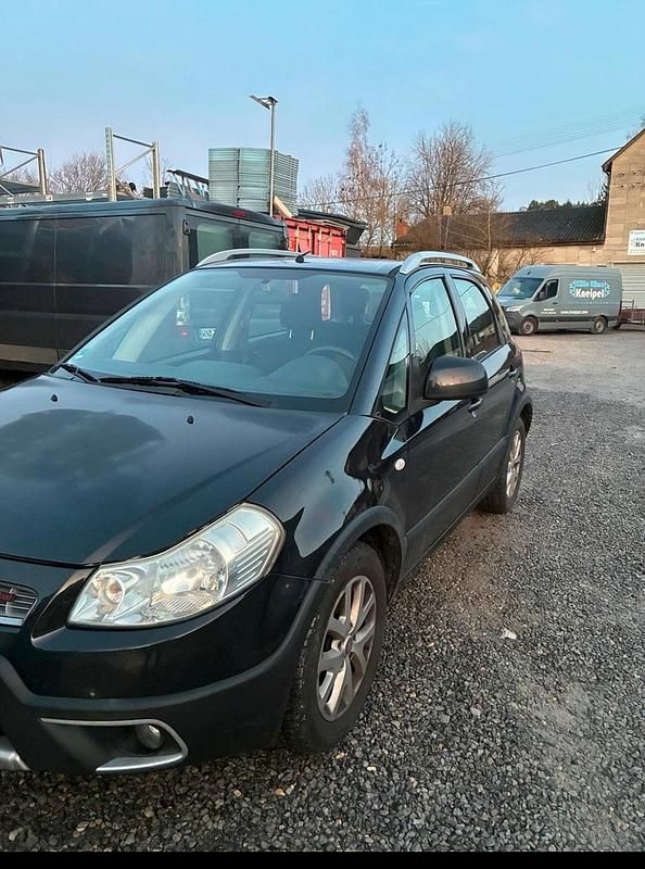 Schwarz Gebraucht 2011 Fiat Sedici SUV | 3.700 € (Teuer) - Bild 1/4