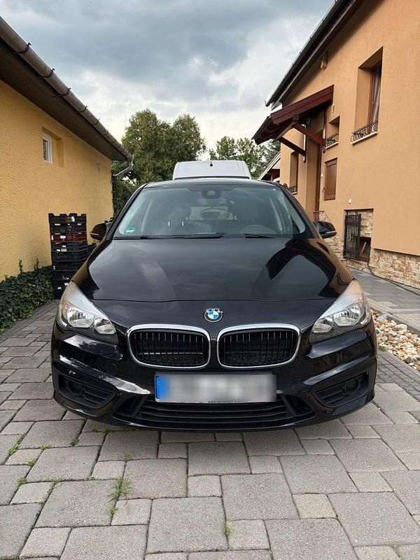 Schwarz Gebraucht 2015 BMW 220 Active Tourer Van / Kleinbus | 12.599 € (Fairer Preis) - Bild 1/4