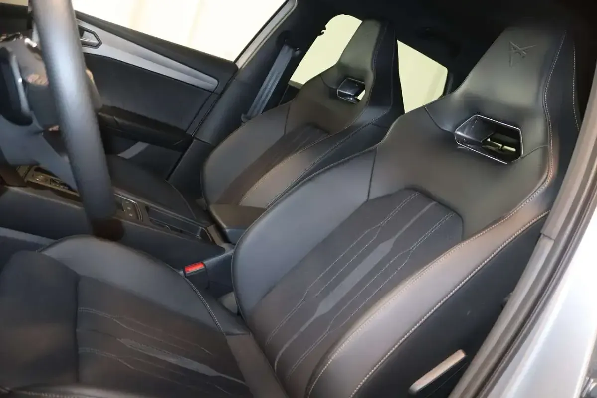 Gebraucht Cupra Leon 204 PS (150 kW) 2024 Urban silber Kombi