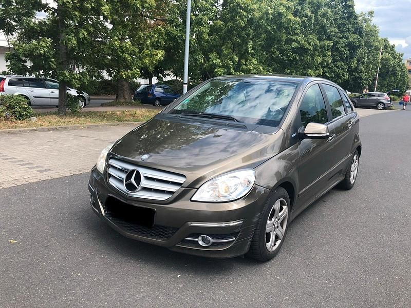 Grau Gebraucht 2010 Mercedes B180 Van / Kleinbus | 2.200 € (Superpreis) - Bild 1/4