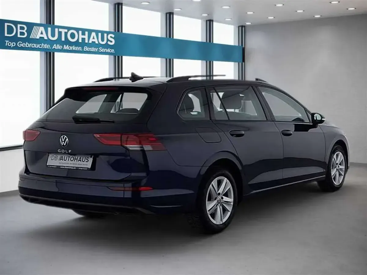 Gebraucht VW Golf VIII Life 110 PS (80 kW) 2023 Blau Kombi
