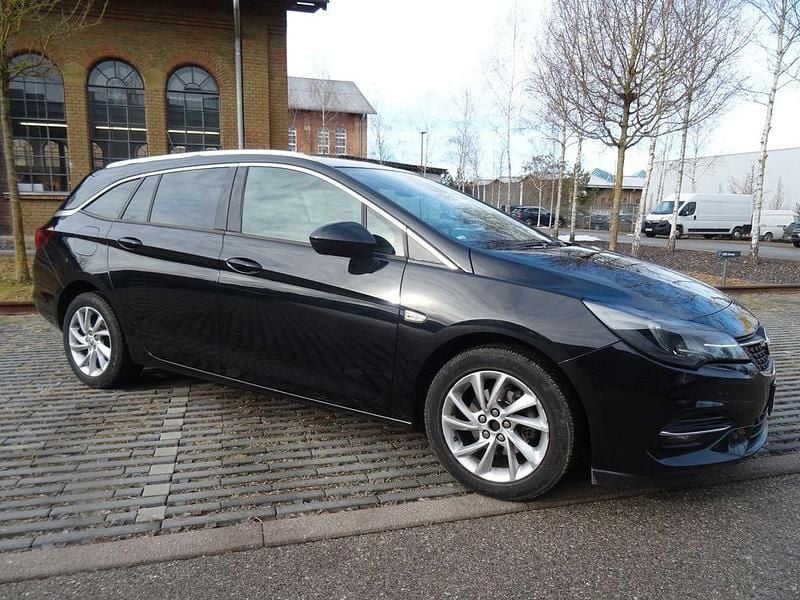 Używany Opel Astra Elegance 122 KM (89 kW) 2022 Czarny Kombi