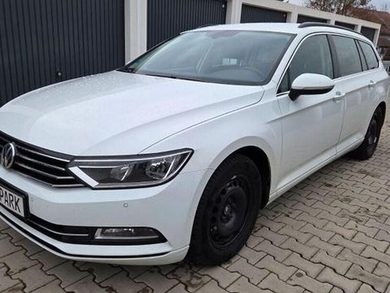 Weiß Gebraucht 2018 VW Passat Comfortline Kombi | 9.990 € (Guter Preis) - Bild 1/4