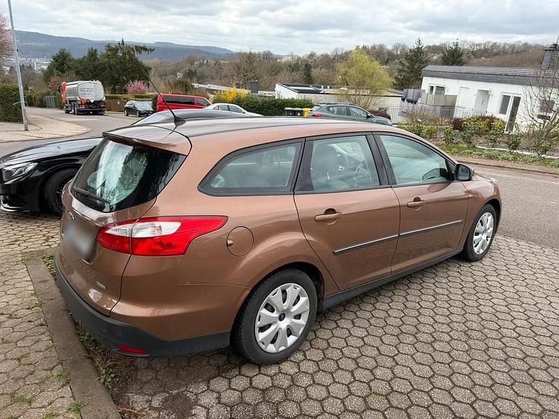 Gebraucht Ford Focus Trend 125 PS (91 kW) 2014 Braun Kombi