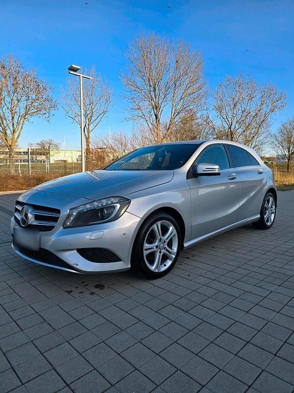 Gebraucht Mercedes A200 160 PS (117 kW) 2012 Silber Kleinwagen