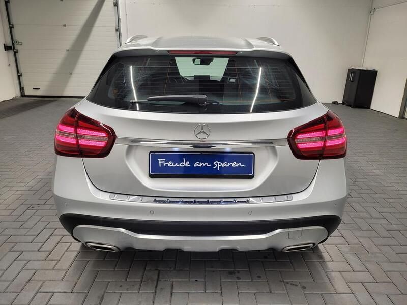 Gebraucht Mercedes GLA180 122 PS (89 kW) 2019 Silber (iridiumsilbermet.) SUV