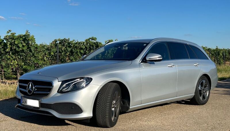 Silber Gebraucht 2020 Mercedes E200 Avantgarde Limousine | 24.500 € (Superpreis) - Bild 1/4
