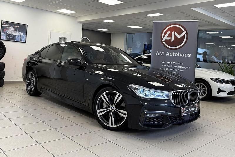 Black sapphire metallic Gebraucht 2017 BMW 750 M Sport Limousine | 30.999 € (Fairer Preis) - Bild 1/4