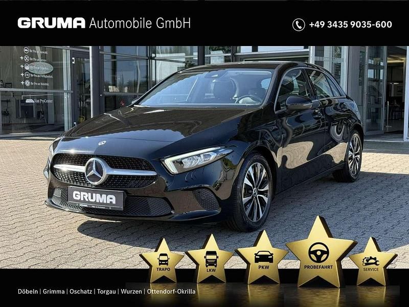 Unilack nachtschwarz Gebraucht 2022 Mercedes A180 Advanced Limousine | 27.460 € (Etwas zu teuer) - Bild 1/4