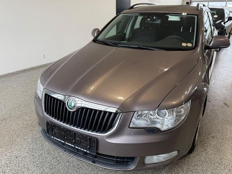 Gebraucht Skoda Superb Ambition 125 PS (91 kW) 2010 Grau Kombi