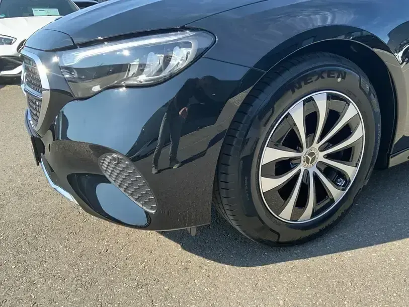 Gebraucht Mercedes E220 Avantgarde 197 PS (144 kW) 2026 Schwarz Limousine