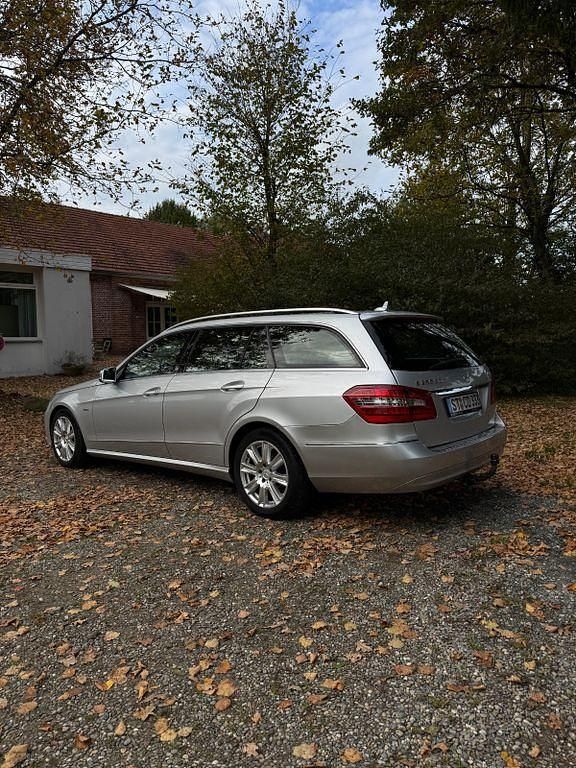 Gebraucht Mercedes E250 Avantgarde 204 PS (150 kW) 2011 Silber Kombi
