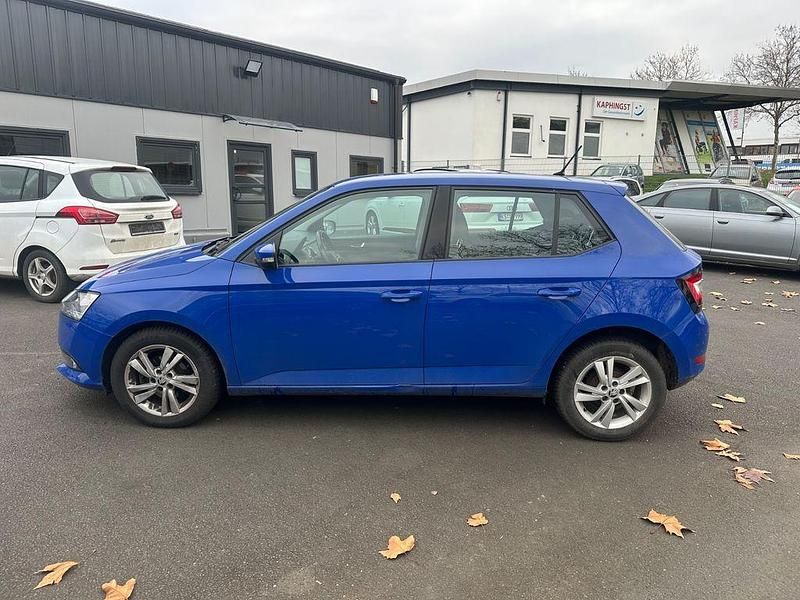 Gebraucht Skoda Fabia Ambition 95 PS (69 kW) 2018 Blau Limousine