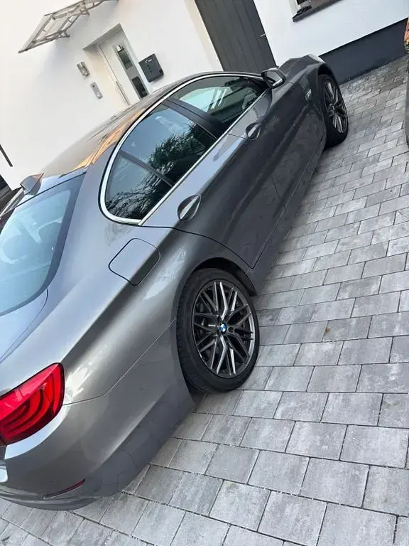 Gebraucht BMW 520 184 PS (135 kW) 2011 Grau Limousine