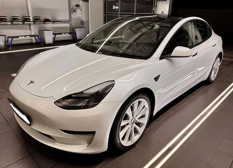 Weiß Gebraucht 2021 Tesla Model 3 Limousine | 22.998 € (Superpreis) - Bild 1/4