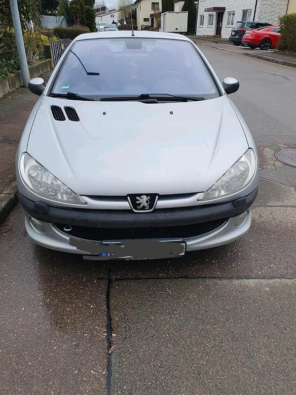 Silber Gebraucht 2003 Peugeot 206 CC Cabrio | 1.900 € (Etwas zu teuer) - Bild 1/4
