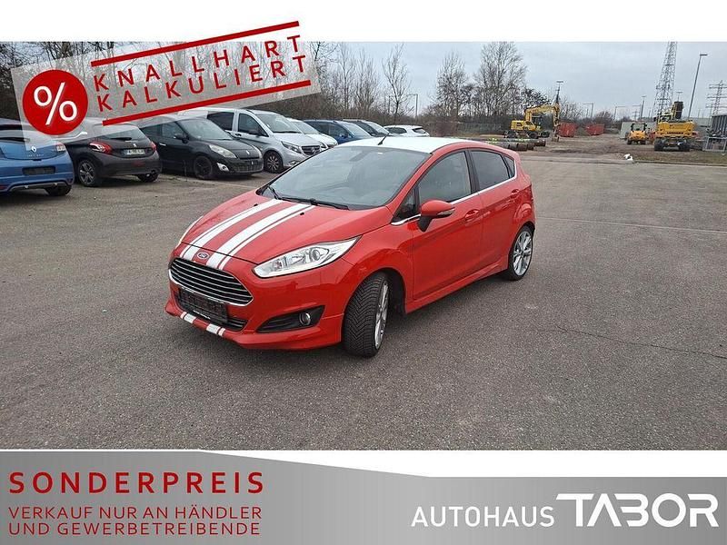 Gebraucht Ford Fiesta Titanium 101 PS (74 kW) 2015 Race red Kleinwagen