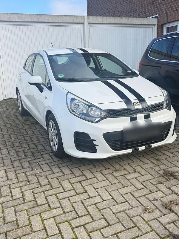 Second-hand Kia Rio 86 CP (63 kW) 2016 Alb Hatchback