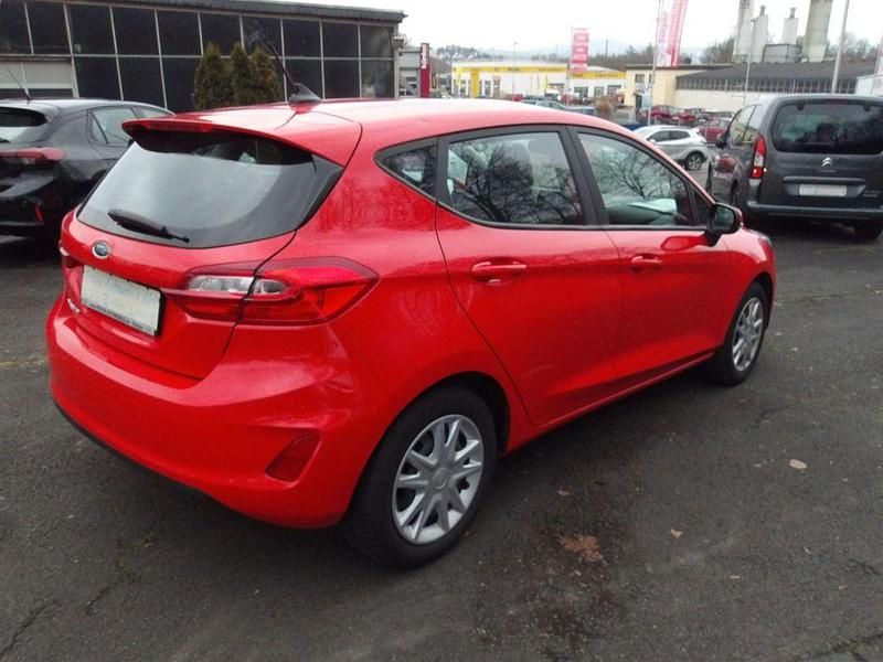 Gebraucht Ford Fiesta 95 PS (69 kW) 2021 Rot Limousine