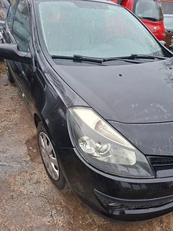 Gebraucht Renault Clio II 88 PS (64 kW) 2005 Schwarz Kleinwagen