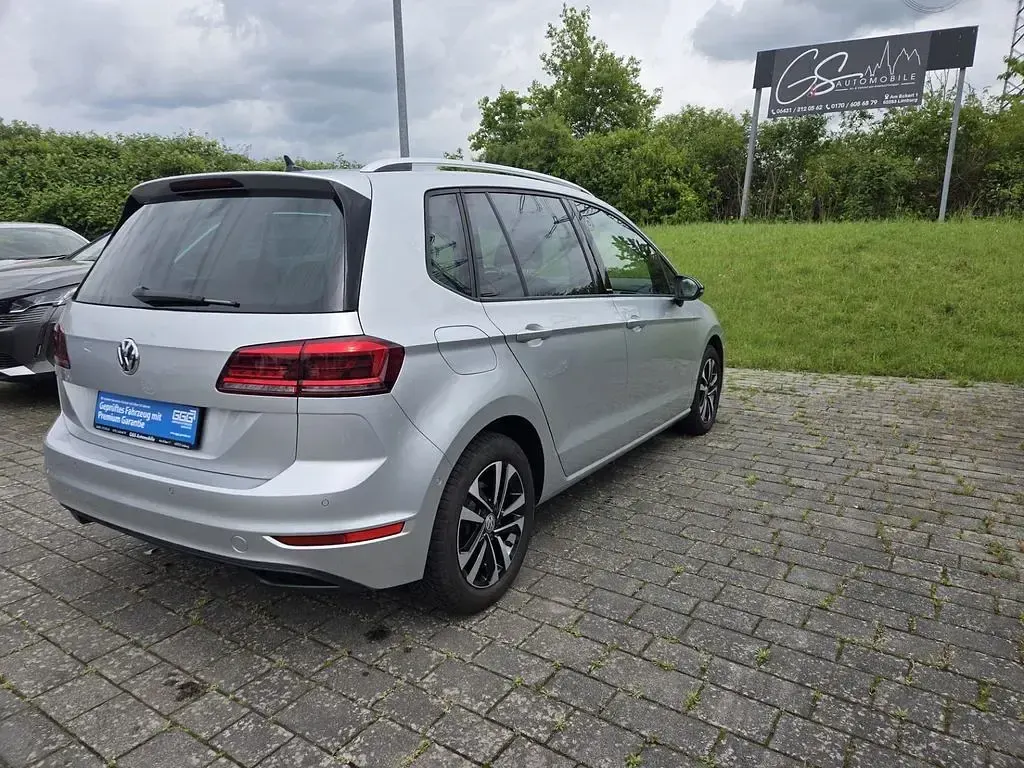 Używany VW Golf 131 KM (96 kW) 2020 Srebrny Minivan
