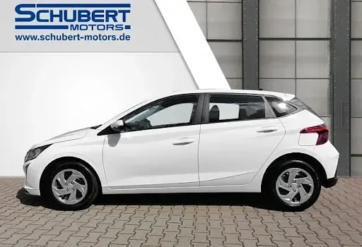 Gebraucht Hyundai i20 Select 100 PS (73 kW) 2025 Weiß Kleinwagen