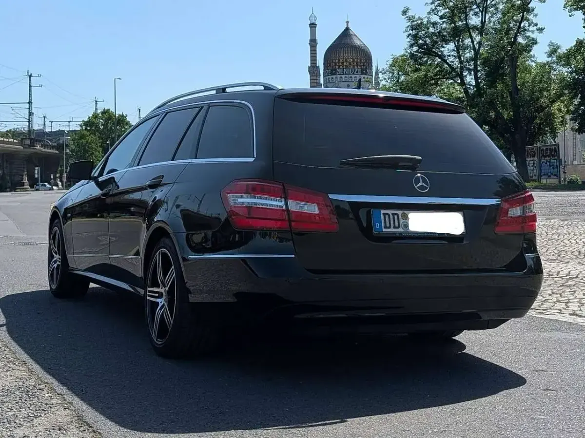 Gebraucht Mercedes E250 Elegance 204 PS (150 kW) 2010 Schwarz Kombi