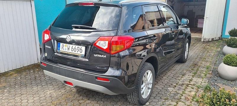 Gebraucht Suzuki Vitara 140 PS (102 kW) 2018 Schwarz SUV