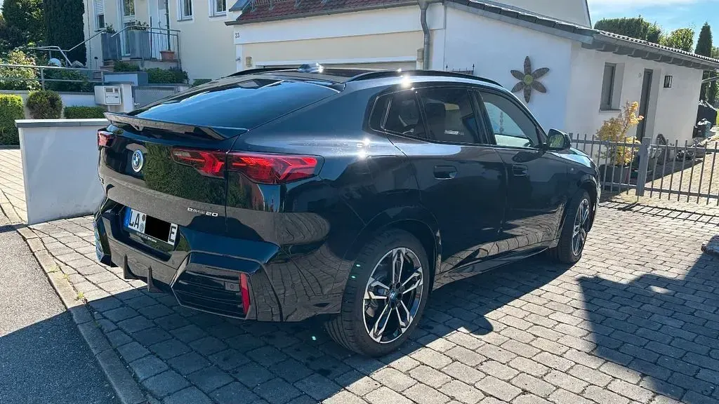 Gebraucht BMW iX2 M Sport 150 kW (204 PS) 2025 Schwarz SUV