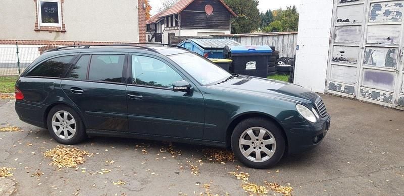 Grün Gebraucht 2006 Mercedes E280 Elegance Kombi | 5.250 € (Fairer Preis) - Bild 1/4
