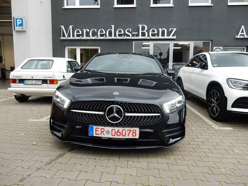 Schwarz Gebraucht 2023 Mercedes A200 AMG line Limousine | 29.950 € (Fairer Preis) - Bild 1/4